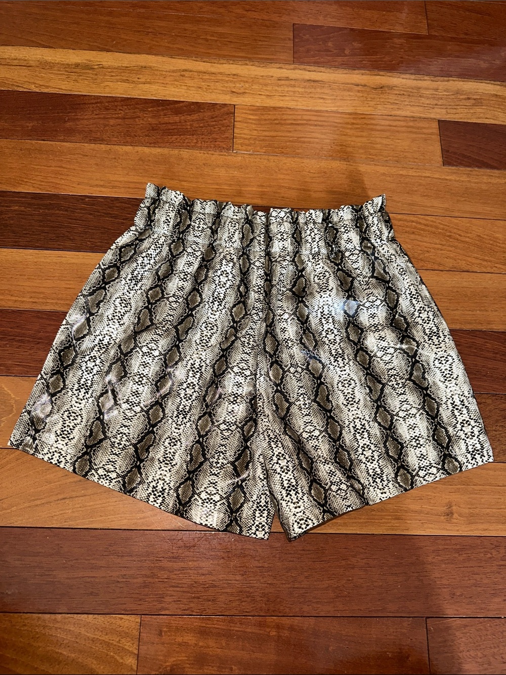 Women’s Snake-Print Elastic Waist Shorts in Black and Cream